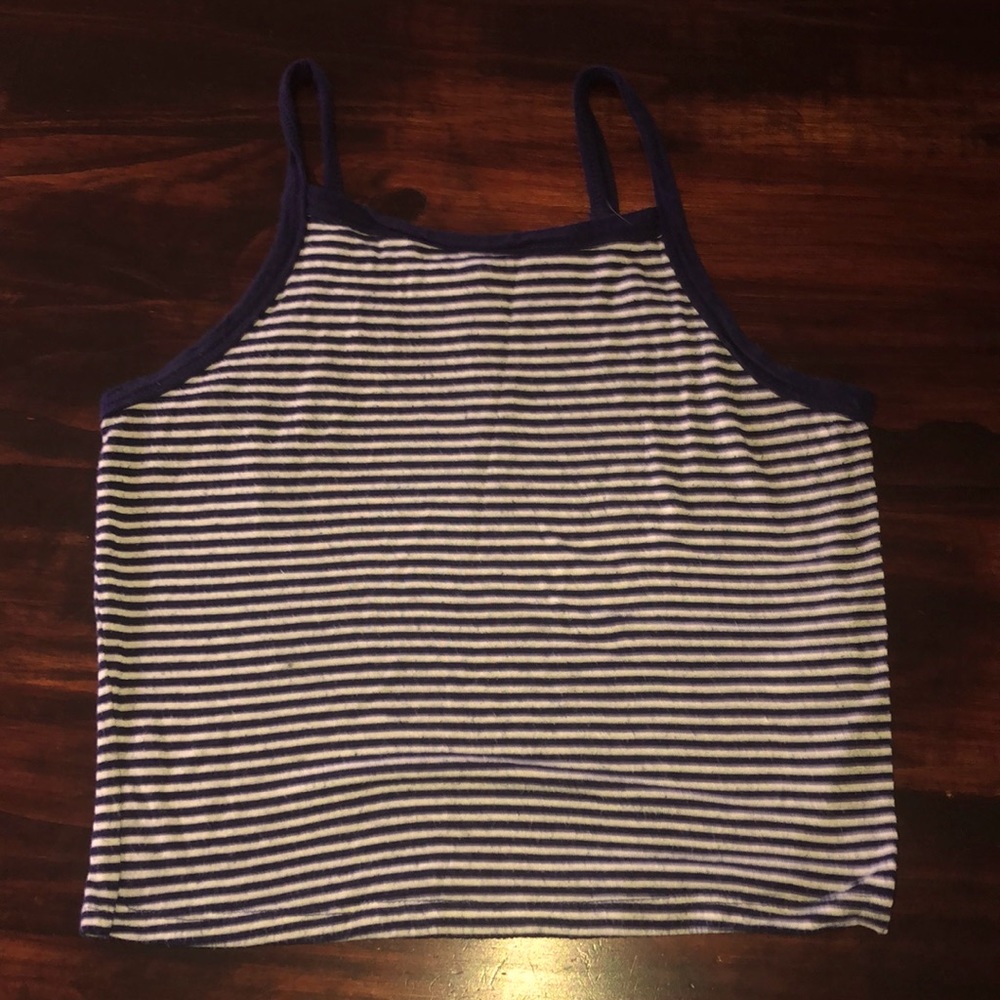 nevy blue and white cropped top